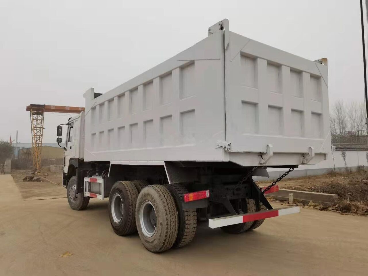 Sinotruk HOWO 6*4 Dump truck - Caminhão basculante: foto 3 Sinotruk HOWO 6*4 Dump truck - Caminhão basculante: foto 3