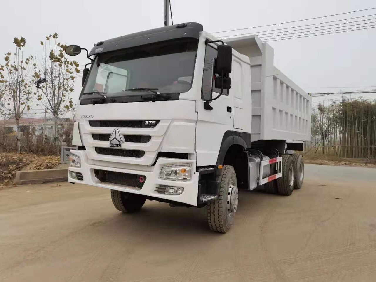 Sinotruk HOWO 6*4 Dump truck - Caminhão basculante: foto 4 Sinotruk HOWO 6*4 Dump truck - Caminhão basculante: foto 4