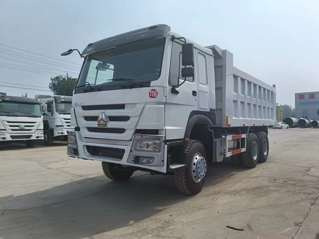 Sinotruk HOWO 6*4 Dump truck - Caminhão basculante: foto 1 Sinotruk HOWO 6*4 Dump truck - Caminhão basculante: foto 1