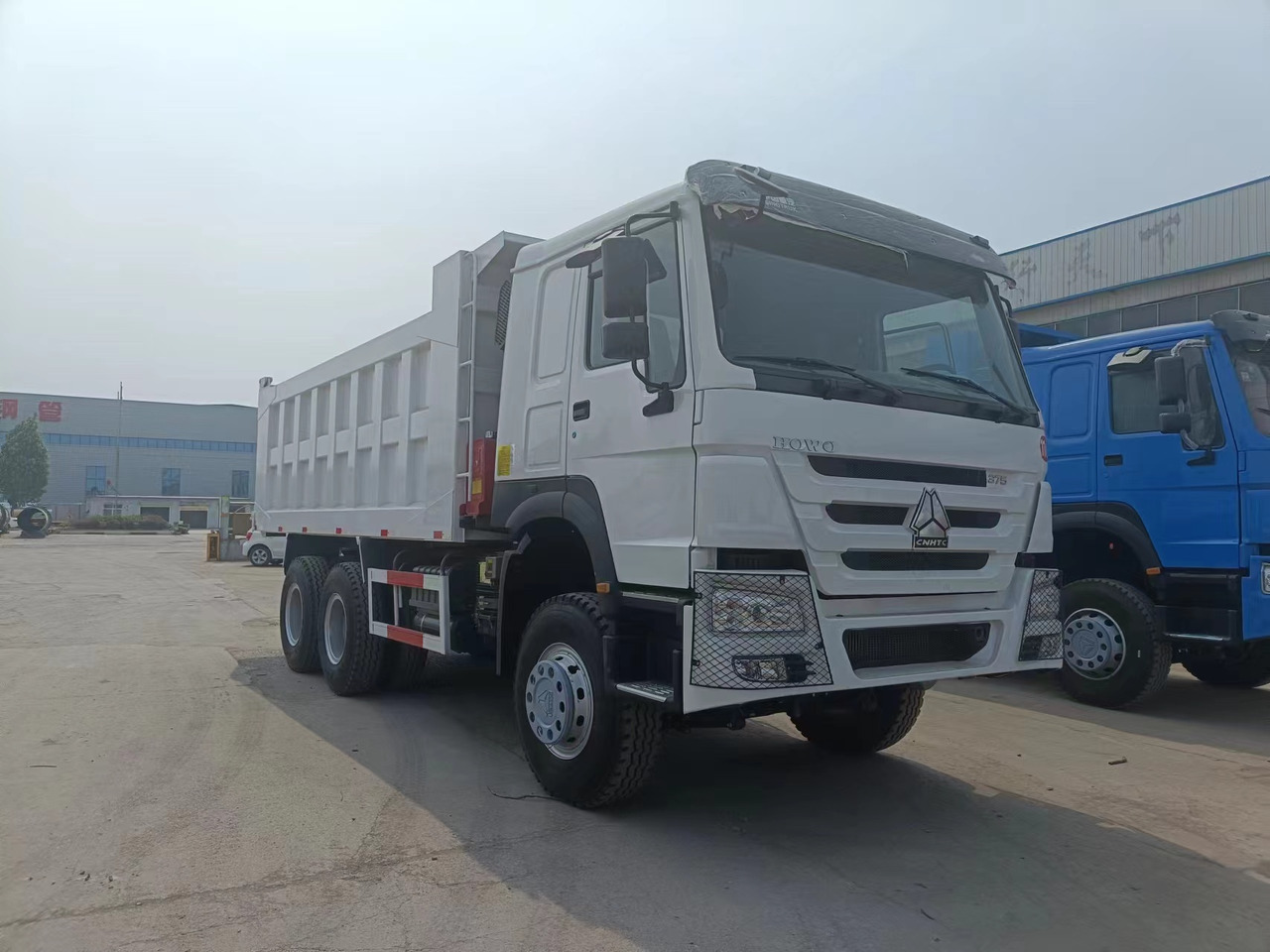Sinotruk HOWO 6*4 Dump truck - Caminhão basculante: foto 3 Sinotruk HOWO 6*4 Dump truck - Caminhão basculante: foto 3