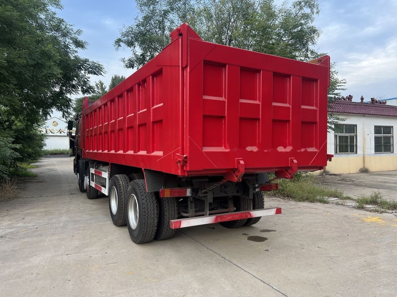 Sinotruk HOWO 8*4 Dump truck - Caminhão basculante: foto 4 Sinotruk HOWO 8*4 Dump truck - Caminhão basculante: foto 4