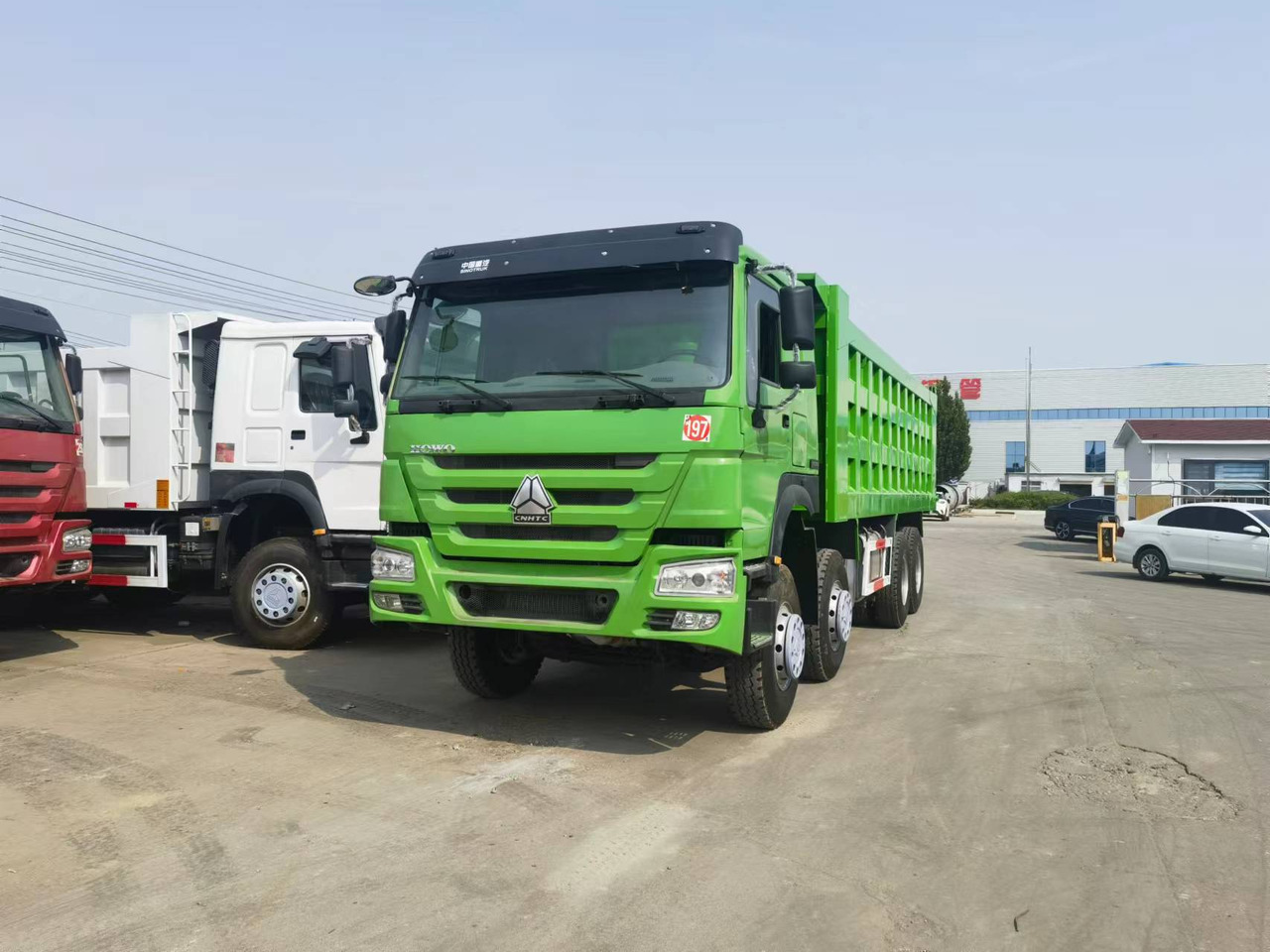 Sinotruk HOWO 8*4 Dump truck - Caminhão basculante: foto 1 Sinotruk HOWO 8*4 Dump truck - Caminhão basculante: foto 1