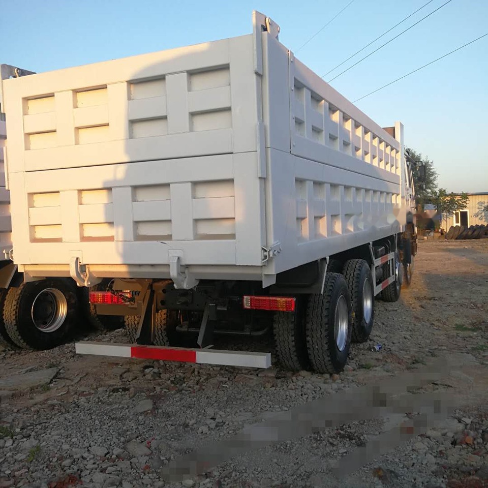Sinotruk HOWO 8*4 dump truck - Tombador: foto 3 Sinotruk HOWO 8*4 dump truck - Tombador: foto 3