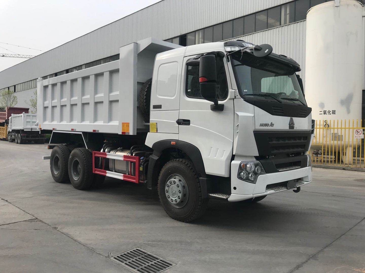 Sinotruk HOWO A7 - Tombador: foto 3 Sinotruk HOWO A7 - Tombador: foto 3