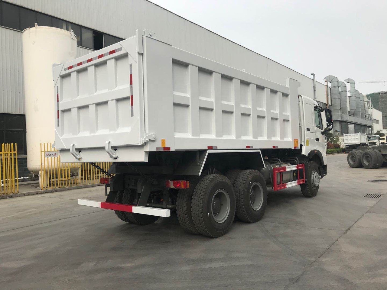 Sinotruk HOWO A7 - Tombador: foto 5 Sinotruk HOWO A7 - Tombador: foto 5