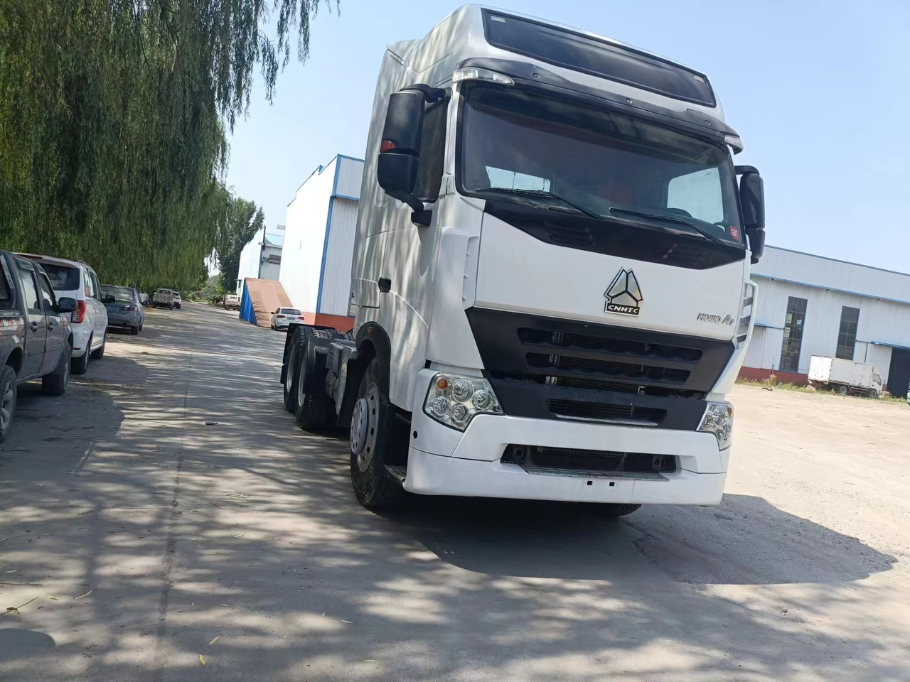 Sinotruk HOWO A7 tractor - Tombador: foto 3 Sinotruk HOWO A7 tractor - Tombador: foto 3