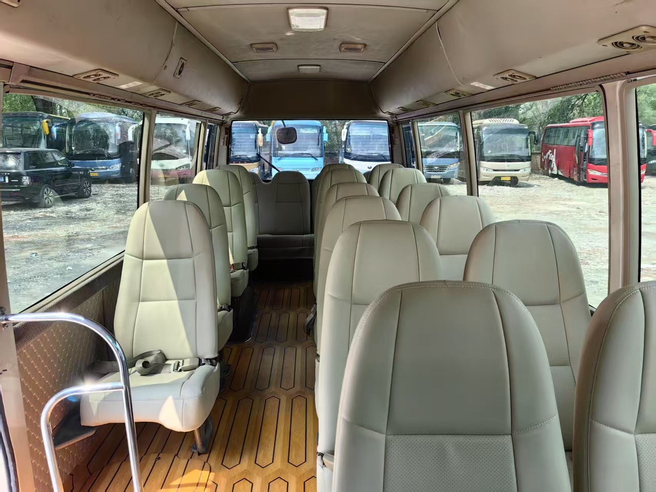 Toyota Coaster - Micro-ônibus, Furgão de passageiros: foto 2 Toyota Coaster - Micro-ônibus, Furgão de passageiros: foto 2