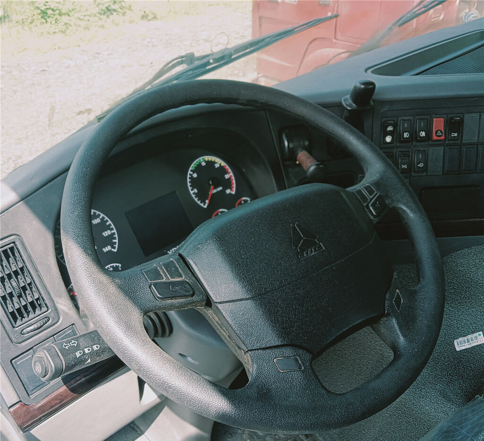 Howo 420hp 6x4 - Tractor: foto 5 Howo 420hp 6x4 - Tractor: foto 5