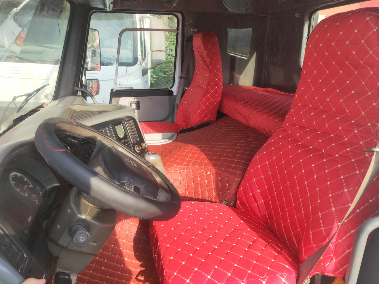 Tractor Sinotruk HOWO 371 6*4 Tractor: foto 12 Tractor Sinotruk HOWO 371 6*4 Tractor: foto 12