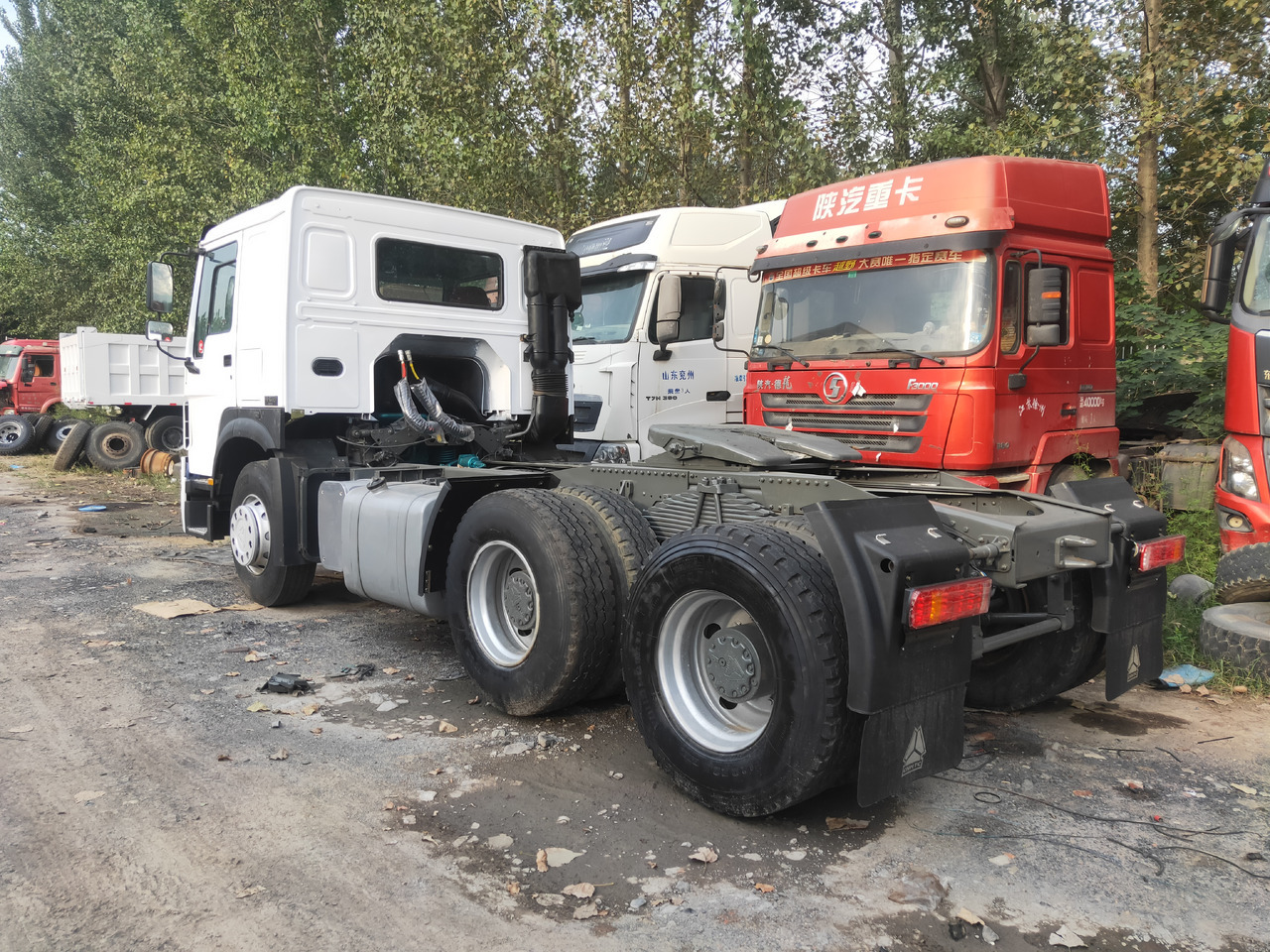 Tractor Sinotruk HOWO 371 6*4 Tractor: foto 6 Tractor Sinotruk HOWO 371 6*4 Tractor: foto 6