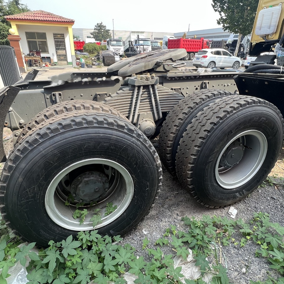 Sinotruk HOWO 420 Tractor - Tractor: foto 4 Sinotruk HOWO 420 Tractor - Tractor: foto 4