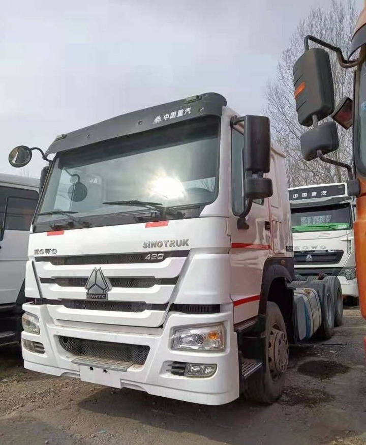 Sinotruk HOWO 420 Tractor - Tractor: foto 1 Sinotruk HOWO 420 Tractor - Tractor: foto 1