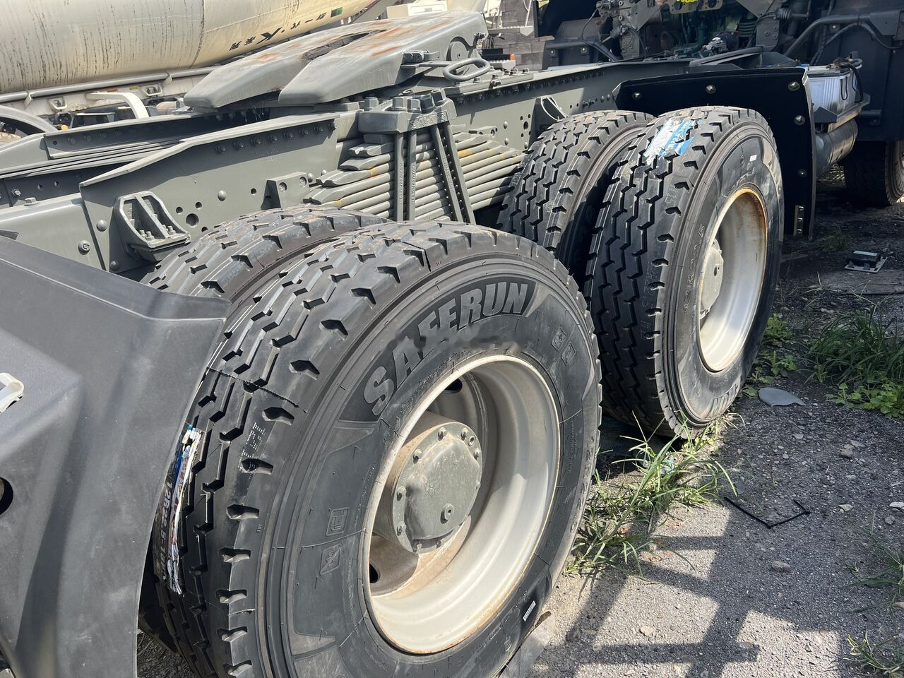 Sinotruk HOWO 420HP 6X4 Tractor - Tractor: foto 2 Sinotruk HOWO 420HP 6X4 Tractor - Tractor: foto 2