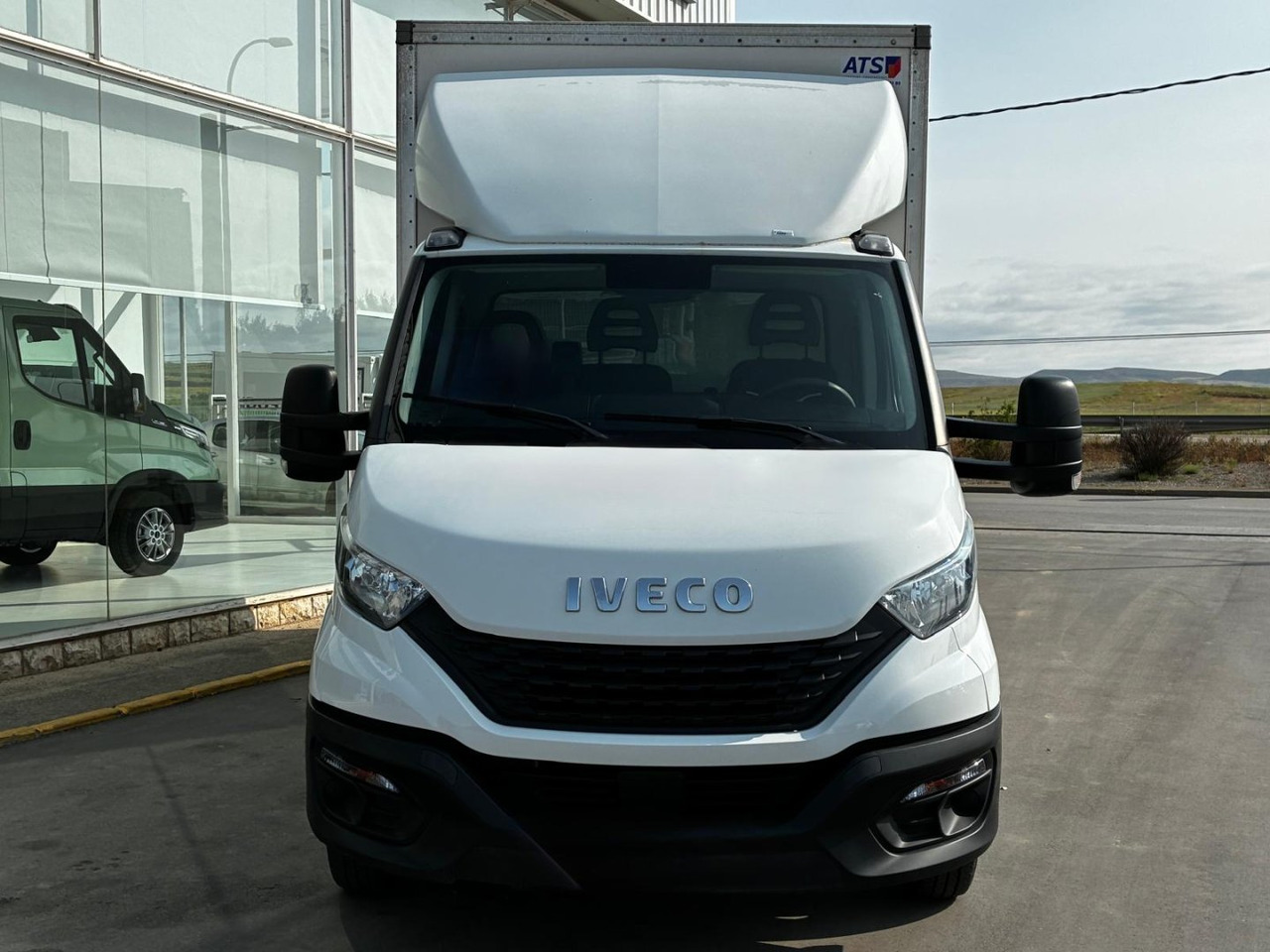 Caja cerrada IVECO 35C16 20m3 - Carrinha de contentor: foto 2 Caja cerrada IVECO 35C16 20m3 - Carrinha de contentor: foto 2