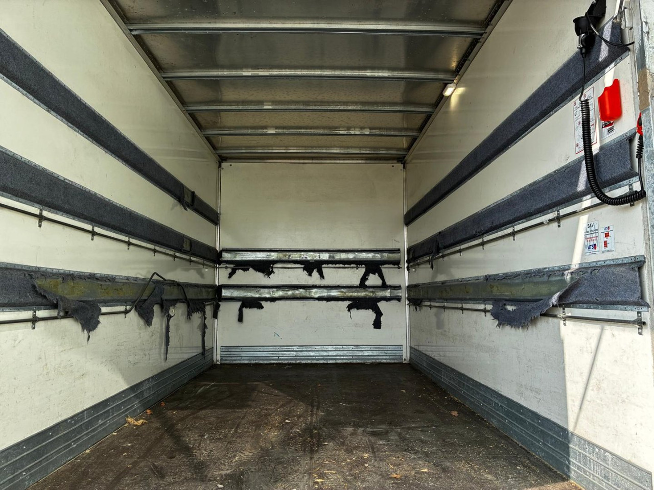 Carrinha de contentor Caja cerrada IVECO 35C16 20m3: foto 6