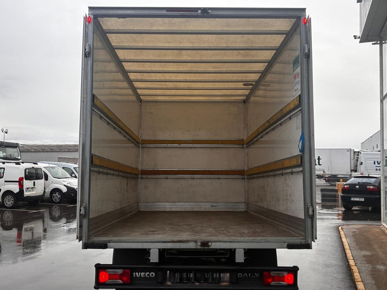 Caja cerrada IVECO 35C16 20m3 con puertas traseras - Carrinha de contentor: foto 5 Caja cerrada IVECO 35C16 20m3 con puertas traseras - Carrinha de contentor: foto 5