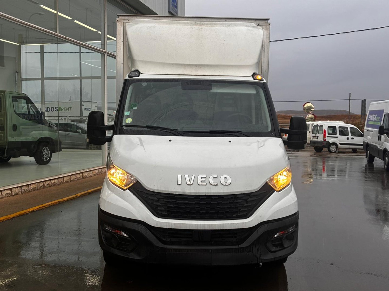 Caja cerrada IVECO 35C16 20m3 con puertas traseras - Carrinha de contentor: foto 2 Caja cerrada IVECO 35C16 20m3 con puertas traseras - Carrinha de contentor: foto 2