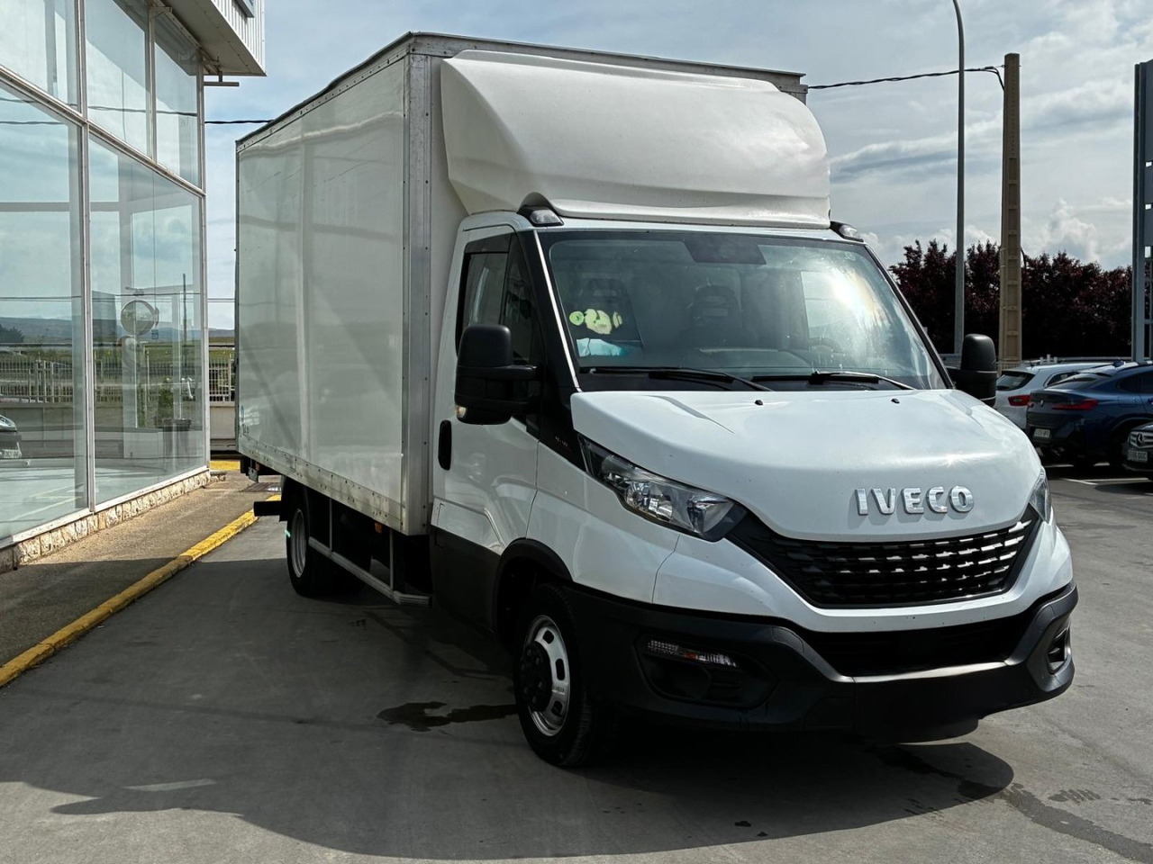 Caja cerrada IVECO 35C16 3.0 20m3 - Carrinha de contentor: foto 3 Caja cerrada IVECO 35C16 3.0 20m3 - Carrinha de contentor: foto 3