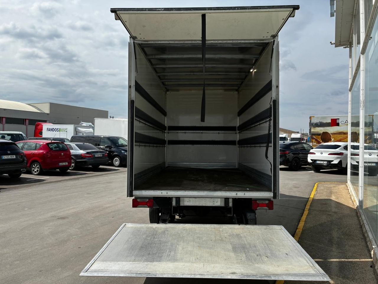 Caja cerrada IVECO 35C16 3.0 20m3 - Carrinha de contentor: foto 5 Caja cerrada IVECO 35C16 3.0 20m3 - Carrinha de contentor: foto 5