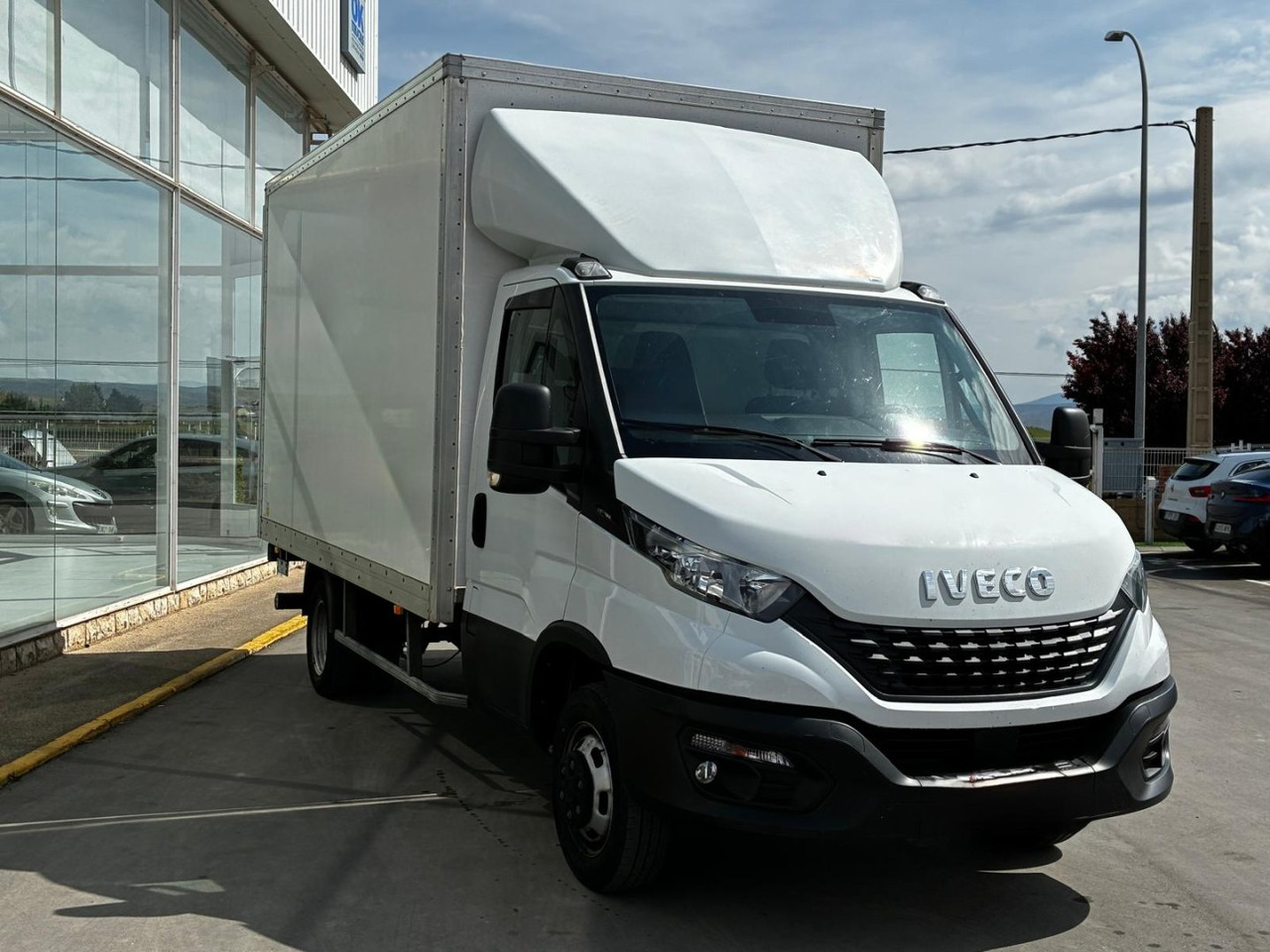 Caja cerrada IVECO 35C16 3.0 20m3 - Carrinha de contentor: foto 3 Caja cerrada IVECO 35C16 3.0 20m3 - Carrinha de contentor: foto 3
