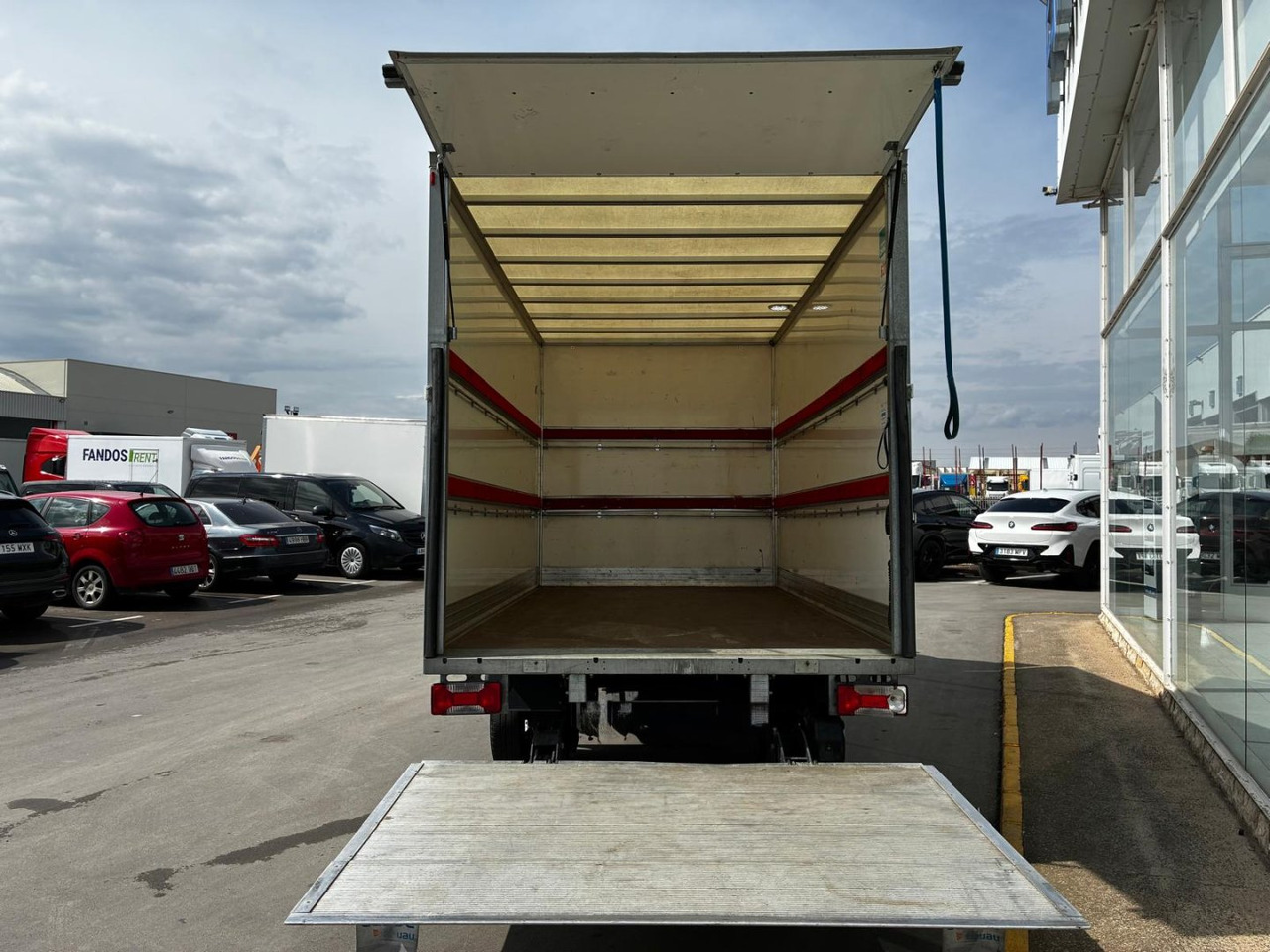 Caja cerrada IVECO 35C16 3.0 20m3 - Carrinha de contentor: foto 5 Caja cerrada IVECO 35C16 3.0 20m3 - Carrinha de contentor: foto 5