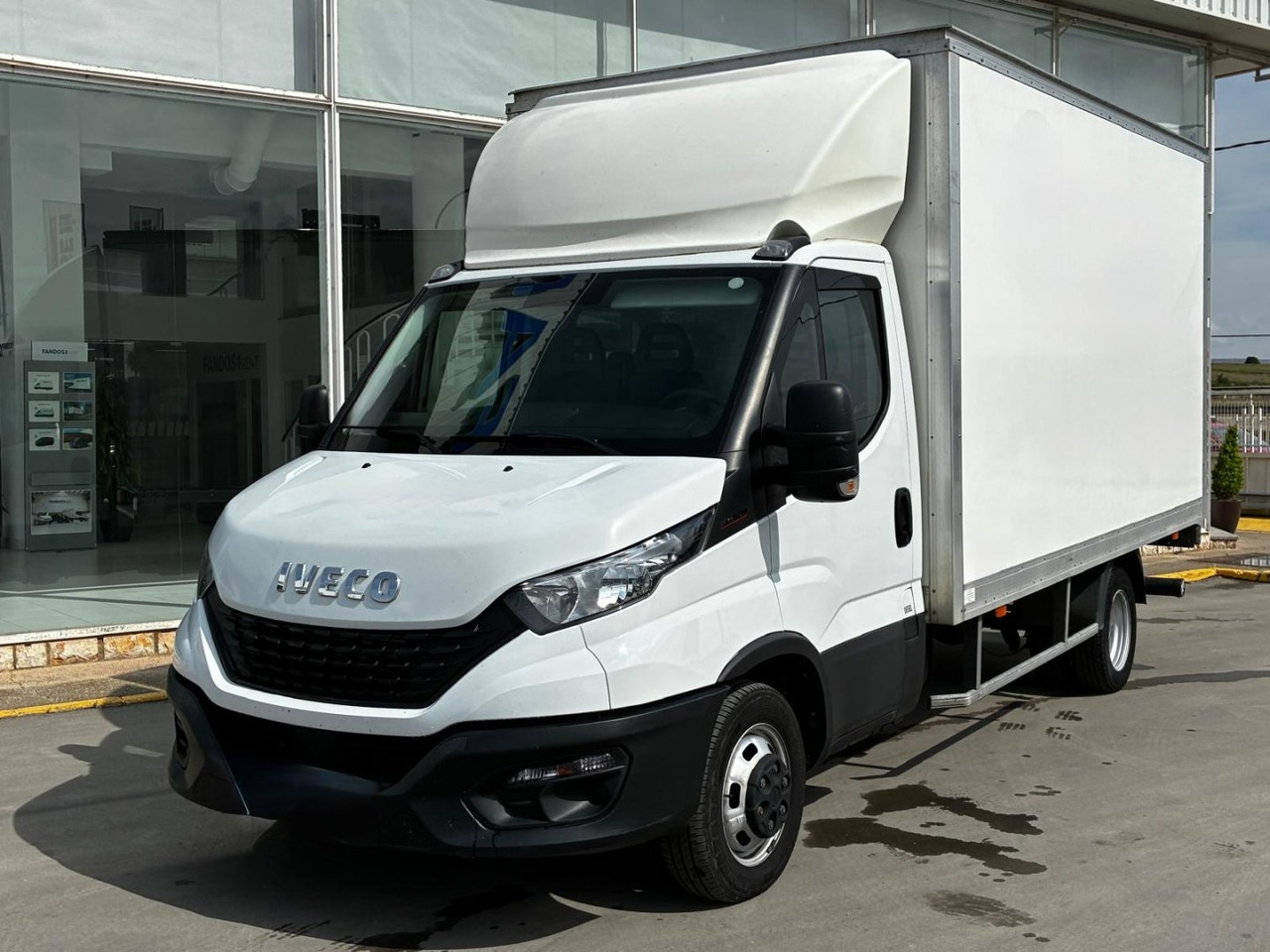 Caja cerrada IVECO 35C16 3.0 20m3 - Carrinha de contentor: foto 1 Caja cerrada IVECO 35C16 3.0 20m3 - Carrinha de contentor: foto 1