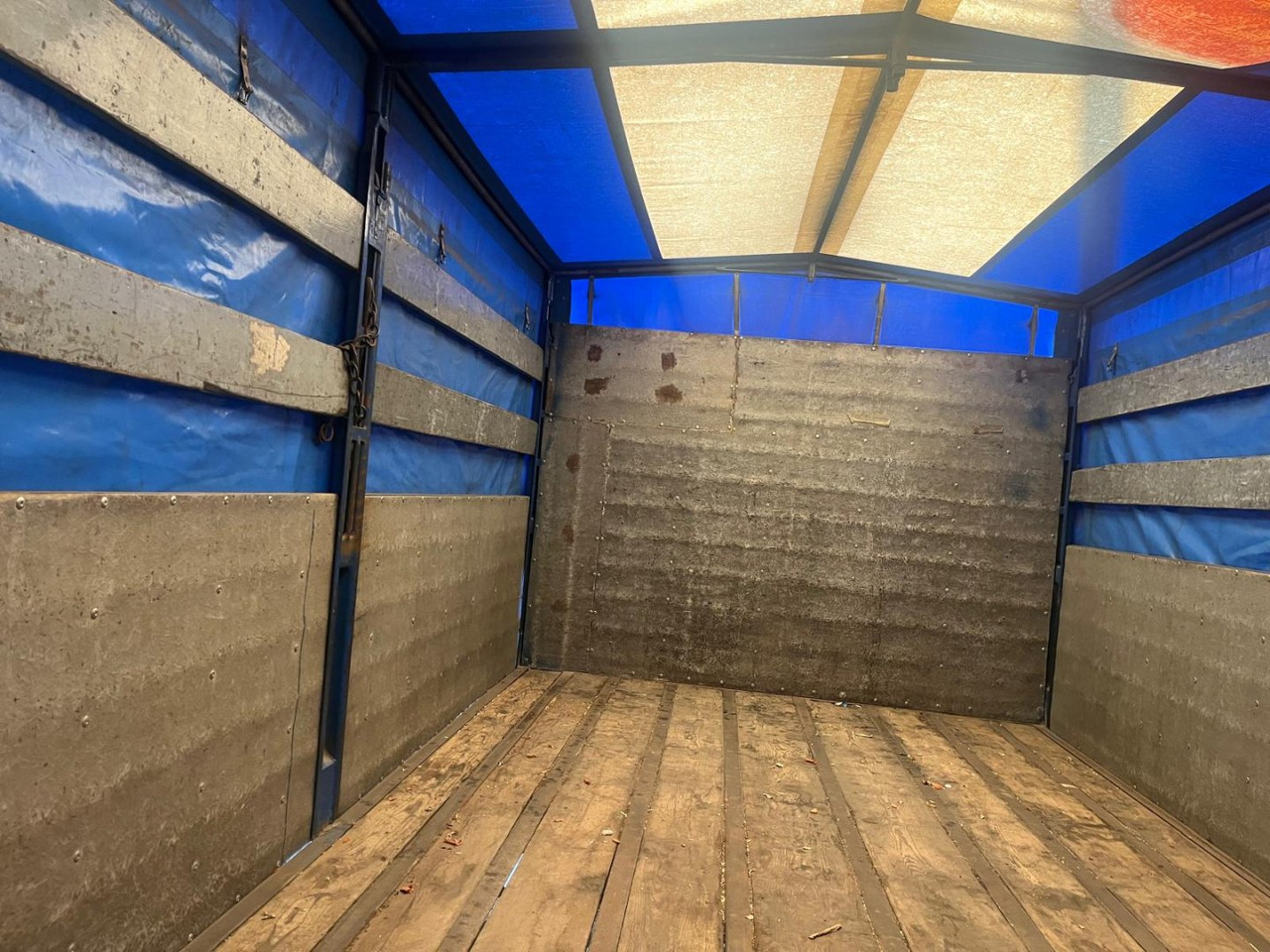 Caminhão com lona Caja cerrada IVECO Eurocargo ML80E17: foto 15