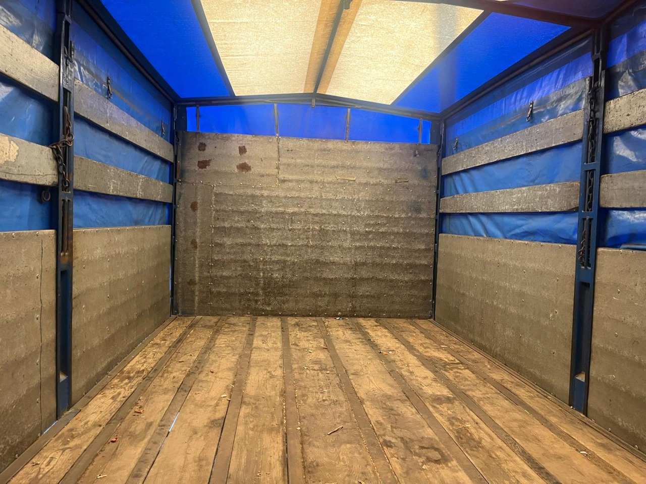 Caminhão com lona Caja cerrada IVECO Eurocargo ML80E17: foto 16