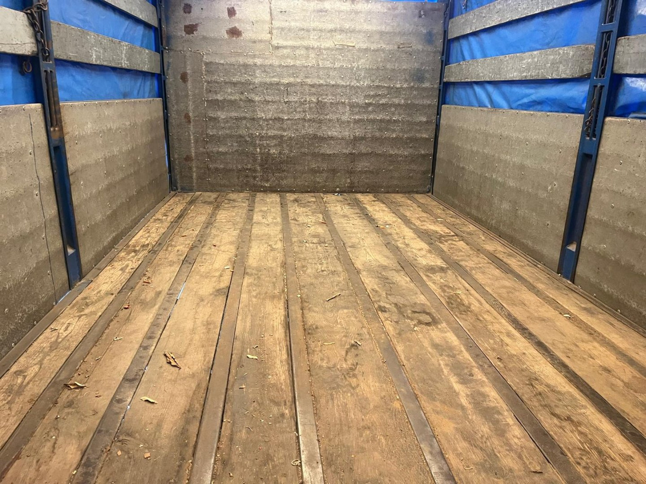 Caminhão com lona Caja cerrada IVECO Eurocargo ML80E17: foto 17