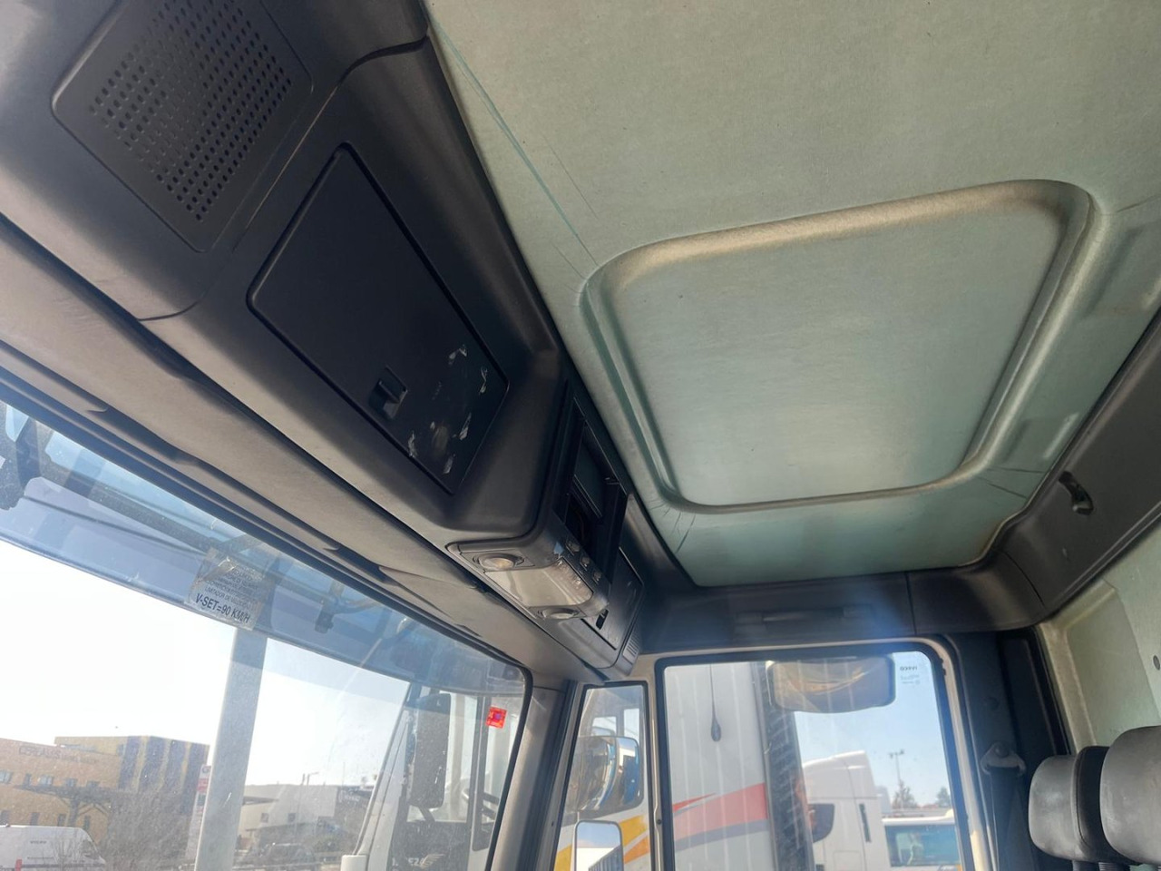 Caminhão com lona Caja cerrada IVECO Eurocargo ML80E17: foto 8