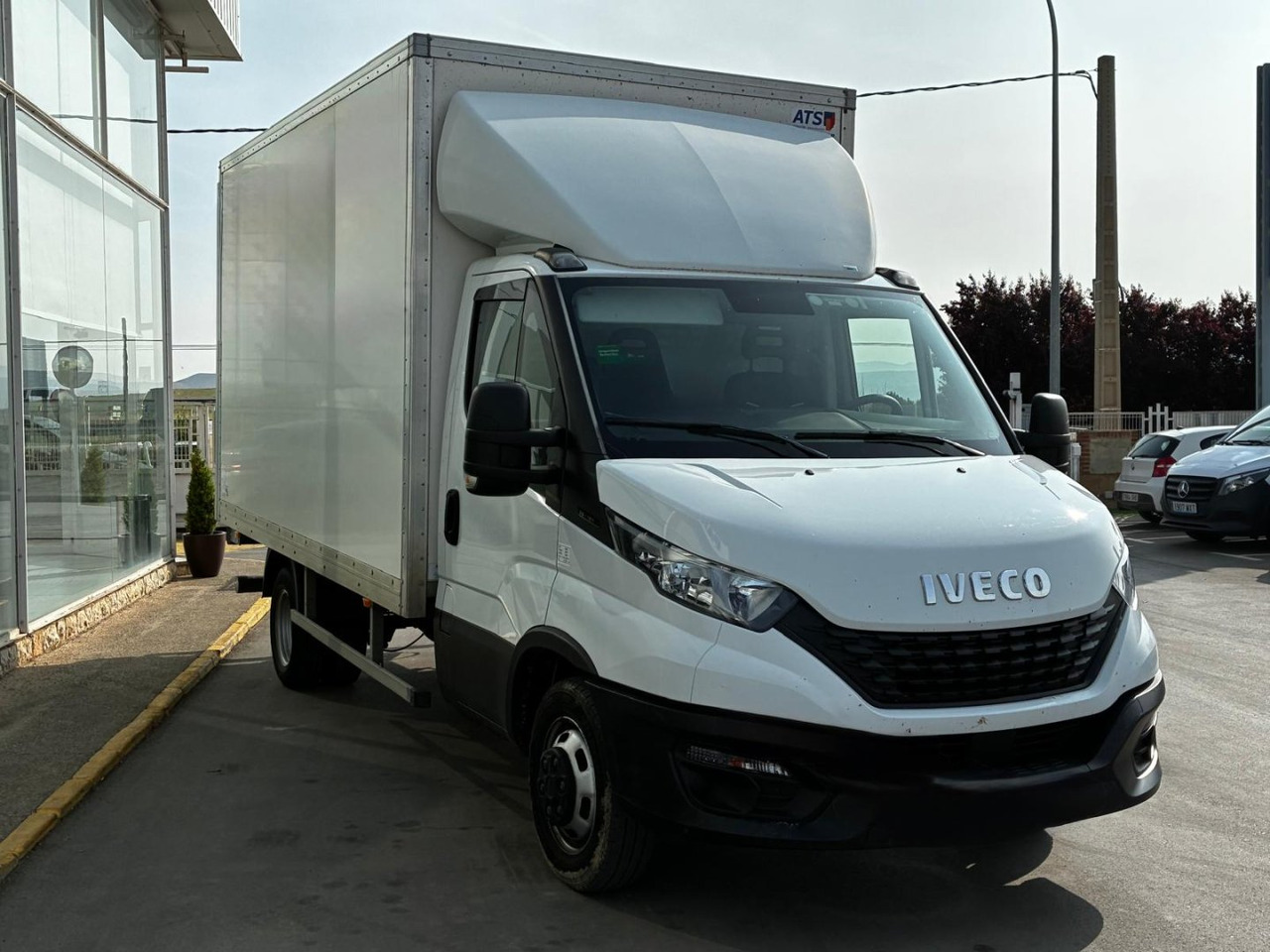 Caja cerrada con plataforma elevadora IVECO 35C16 20m3 - Carrinha de contentor: foto 3 Caja cerrada con plataforma elevadora IVECO 35C16 20m3 - Carrinha de contentor: foto 3