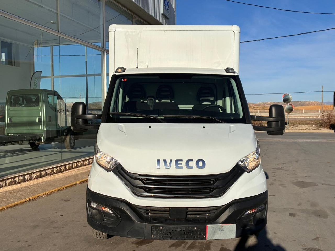 Caja cerrada con plataforma elevadora IVECO 35C16 20m3 - Carrinha de contentor: foto 2 Caja cerrada con plataforma elevadora IVECO 35C16 20m3 - Carrinha de contentor: foto 2
