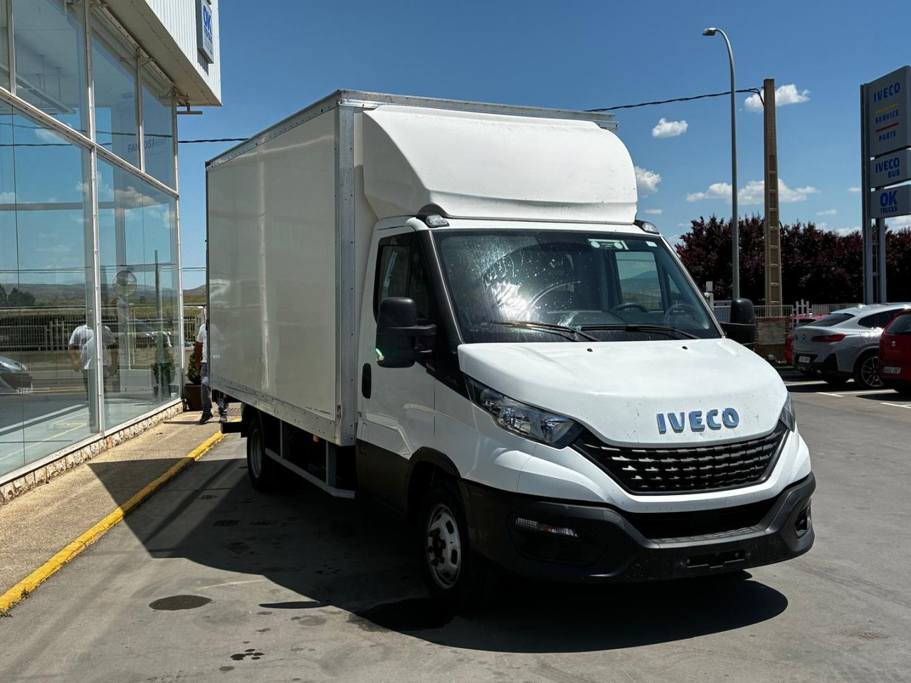 Caja cerrada con plataforma elevadora IVECO 35C16 20m3 - Carrinha de contentor: foto 3 Caja cerrada con plataforma elevadora IVECO 35C16 20m3 - Carrinha de contentor: foto 3