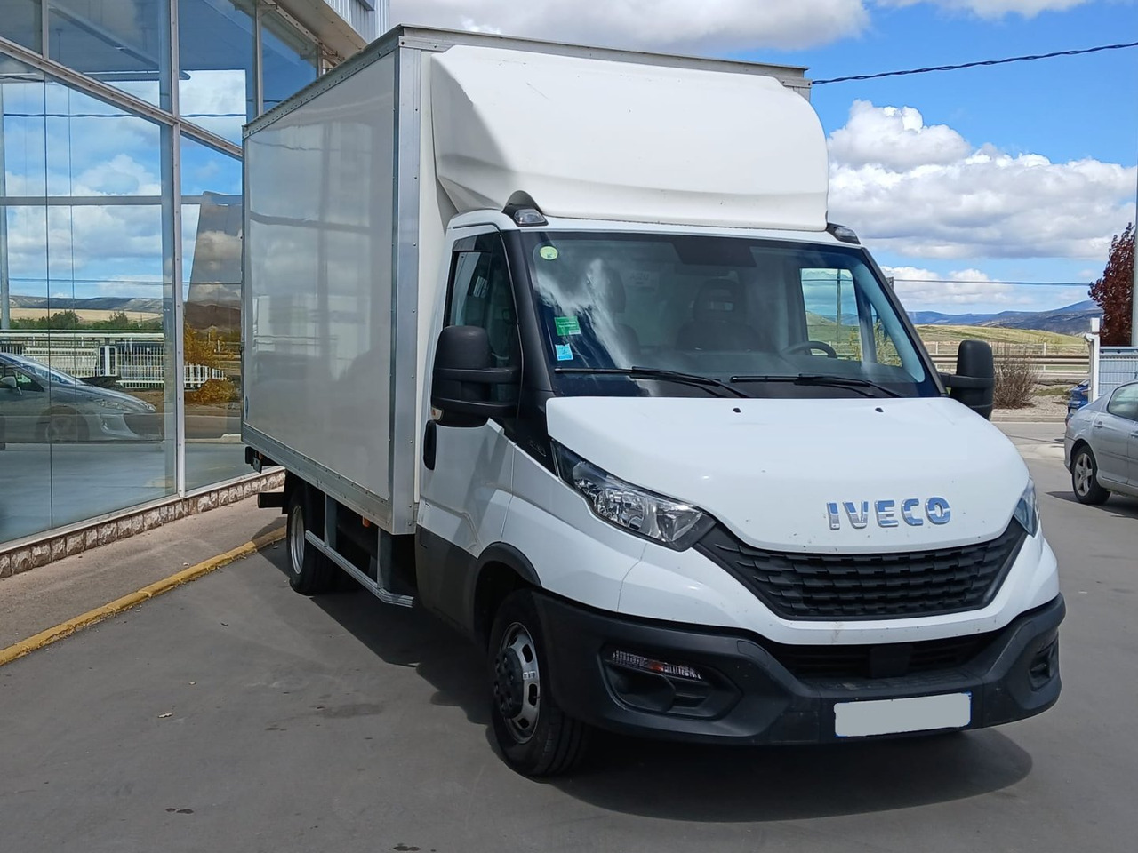 Caja cerrada con plataforma elevadora IVECO 35C16 20m3 - Carrinha de contentor: foto 3 Caja cerrada con plataforma elevadora IVECO 35C16 20m3 - Carrinha de contentor: foto 3