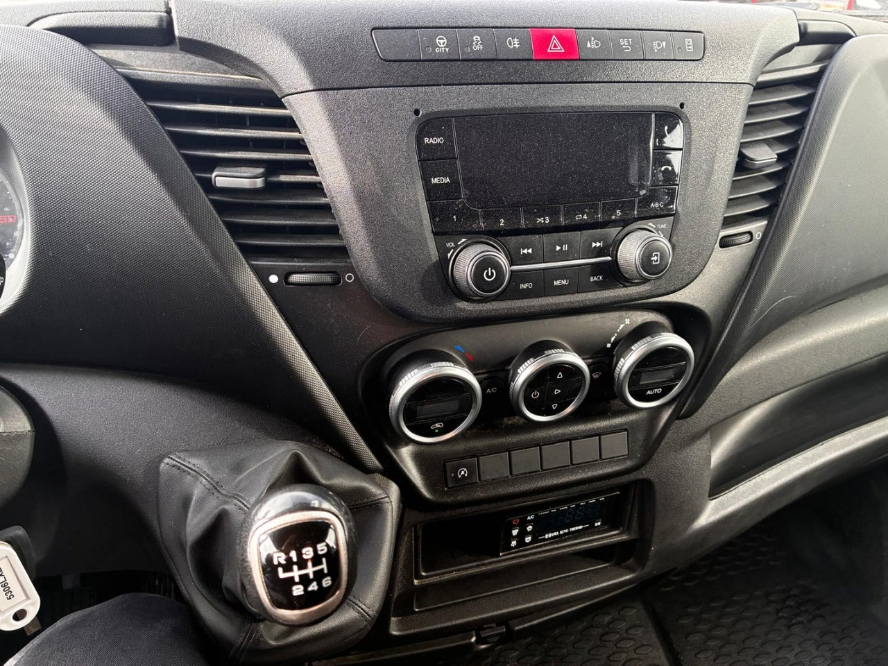 Carrinha frigorífica Frigorífico IVECO 35S16 V FRIGORÍFICA 12m3: foto 13