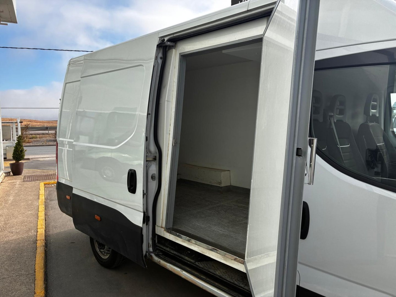 Carrinha frigorífica Frigorífico IVECO 35S16 V FRIGORÍFICA 12m3: foto 7