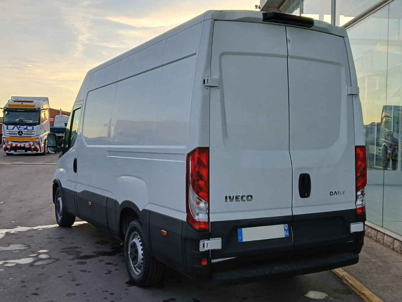 Furgón IVECO 35S14 12m3 - Furgão: foto 4 Furgón IVECO 35S14 12m3 - Furgão: foto 4