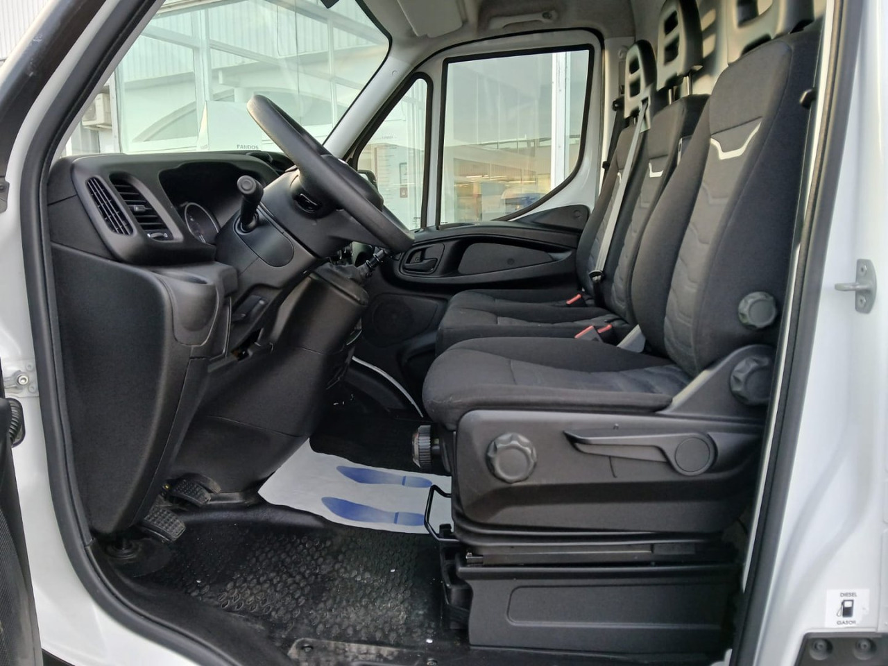 Furgón IVECO 35S14 12m3 - Furgão: foto 5 Furgón IVECO 35S14 12m3 - Furgão: foto 5