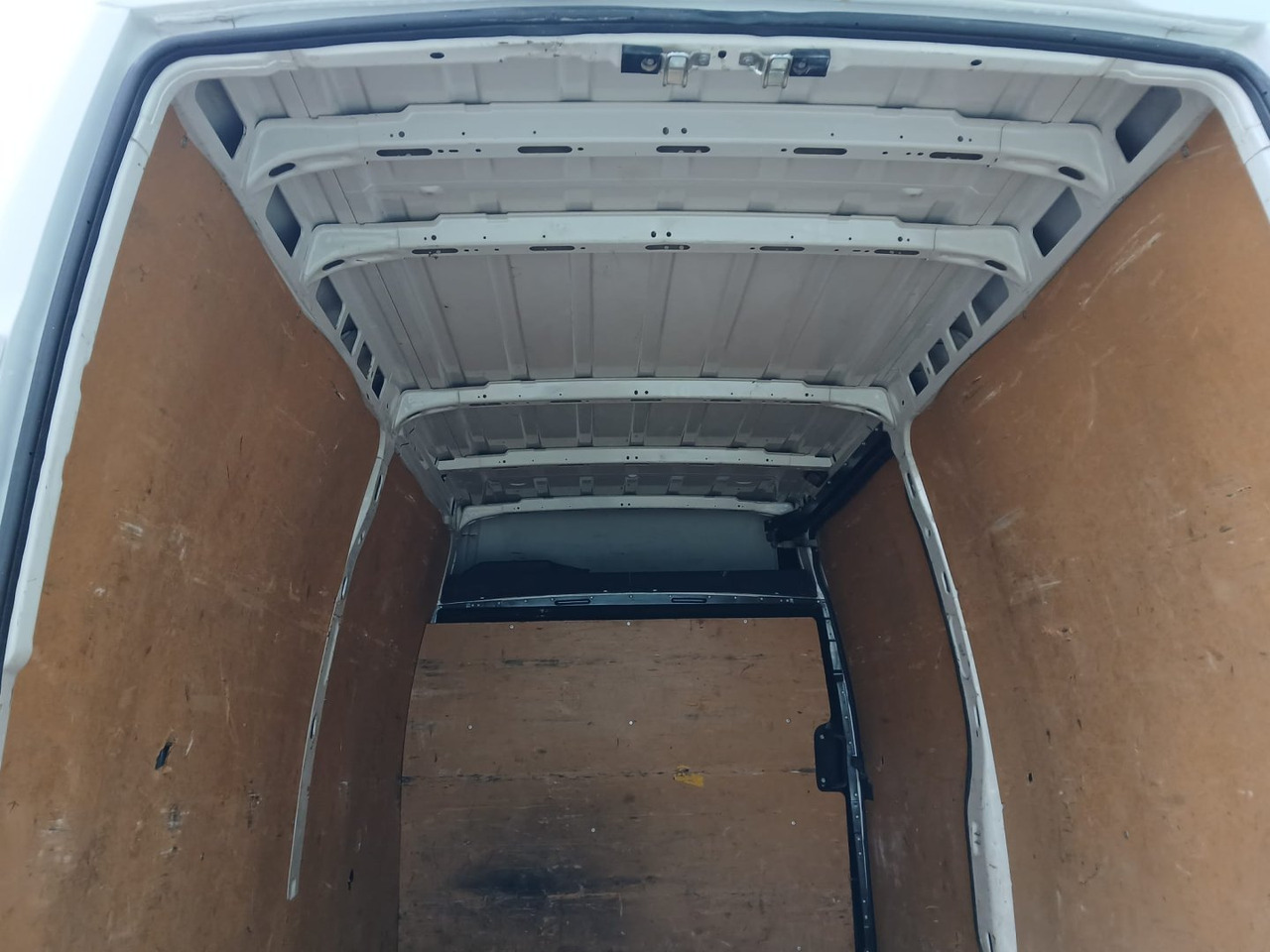 Furgón IVECO 35S16 10.8m3 - Furgão: foto 5 Furgón IVECO 35S16 10.8m3 - Furgão: foto 5