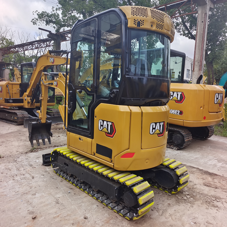 CAT 302CR WITH RUBBER TRACK PAD - Mini escavadeira: foto 1 CAT 302CR WITH RUBBER TRACK PAD - Mini escavadeira: foto 1