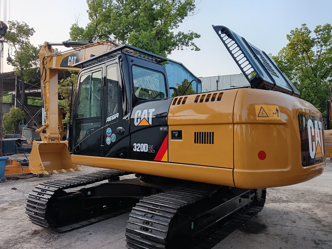 CATERPILLAR 320D CAT 320D2 L - Escavadora de rastos: foto 1 CATERPILLAR 320D CAT 320D2 L - Escavadora de rastos: foto 1