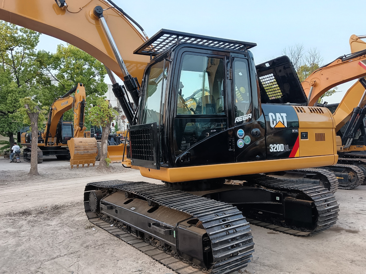 CATERPILLAR 320D CAT 320D2 L - Escavadora de rastos: foto 2 CATERPILLAR 320D CAT 320D2 L - Escavadora de rastos: foto 2