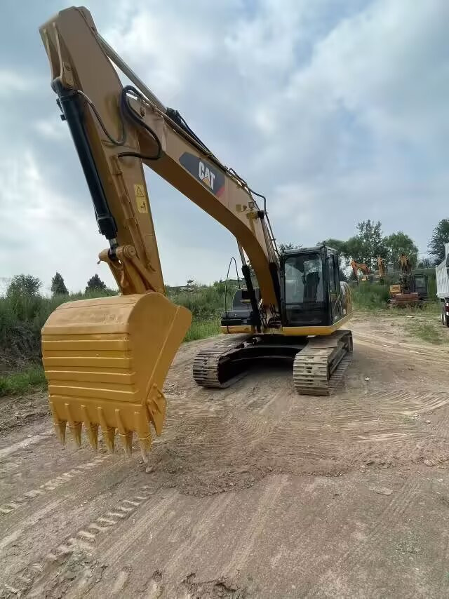 CATERPILLAR 320D2L CAT 320D - Escavadora de rastos: foto 2 CATERPILLAR 320D2L CAT 320D - Escavadora de rastos: foto 2