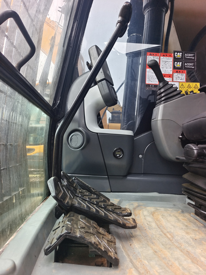 CATERPILLAR 320D2L - Escavadora de rastos: foto 5 CATERPILLAR 320D2L - Escavadora de rastos: foto 5