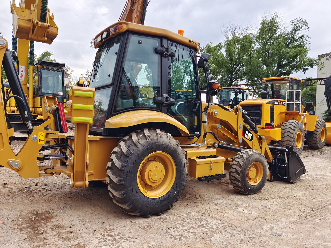 CATERPILLAR 420F CAT 100% NEW - Retroescavadeira: foto 1 CATERPILLAR 420F CAT 100% NEW - Retroescavadeira: foto 1
