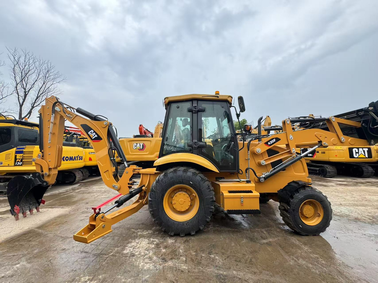 Retroescavadeira CATERPILLAR 420F: foto 1