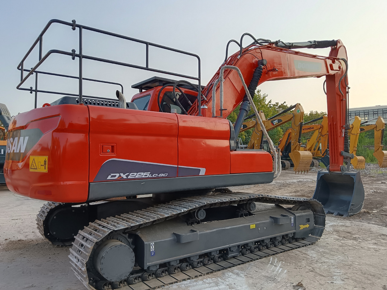 DOOSAN DX225 LC - 9C DX225LCA - Escavadora de rastos: foto 1 DOOSAN DX225 LC - 9C DX225LCA - Escavadora de rastos: foto 1