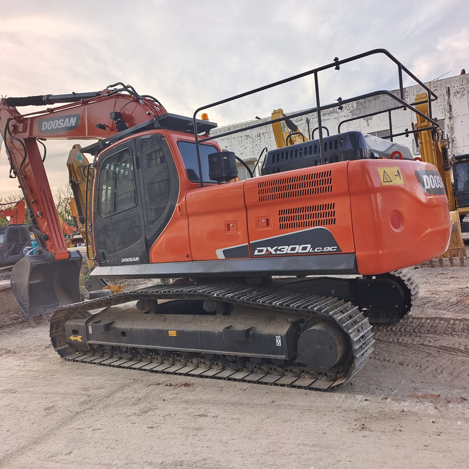 DOOSAN DX300 LC - 9C DX 300 LCA DX340 - Escavadora de rastos: foto 1 DOOSAN DX300 LC - 9C DX 300 LCA DX340 - Escavadora de rastos: foto 1