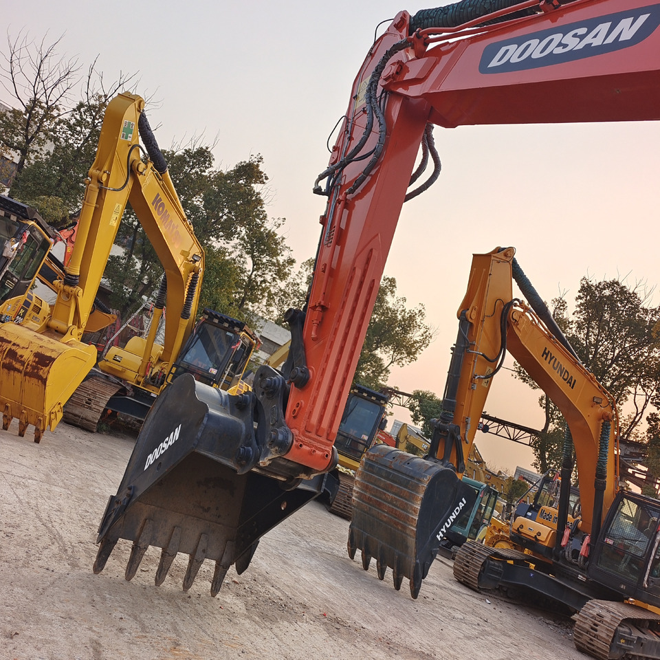 DOOSAN DX300LC-9C DX300 LC - 9C DX 300 LCA DX340 DX225 - Escavadora de rastos: foto 5 DOOSAN DX300LC-9C DX300 LC - 9C DX 300 LCA DX340 DX225 - Escavadora de rastos: foto 5