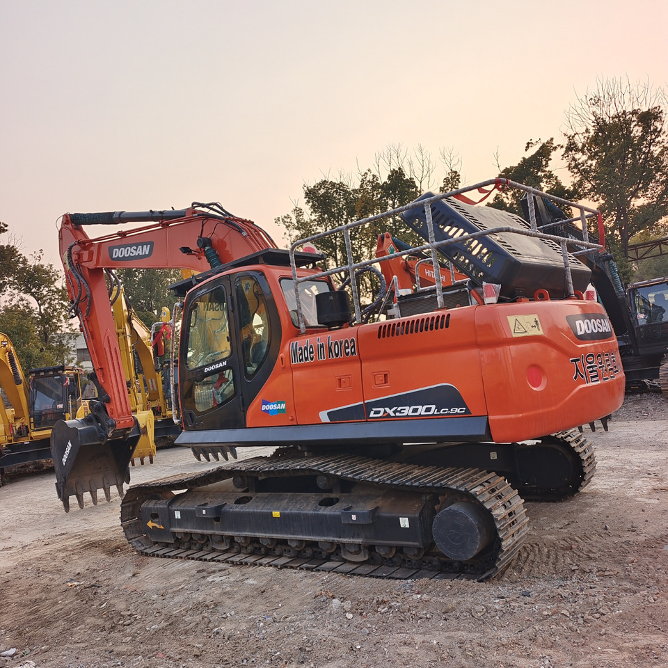 DOOSAN DX300LC-9C DX300 LC - 9C DX 300 LCA DX340 DX225 - Escavadora de rastos: foto 1 DOOSAN DX300LC-9C DX300 LC - 9C DX 300 LCA DX340 DX225 - Escavadora de rastos: foto 1